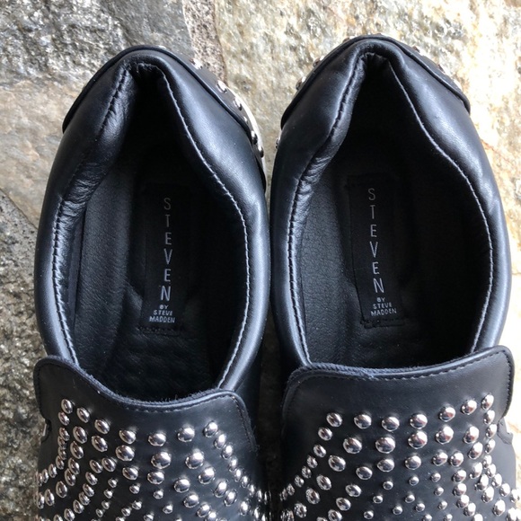 🌺Flash Sale🌺Steve Madden Slip On Sneakers. - Picture 3 of 3